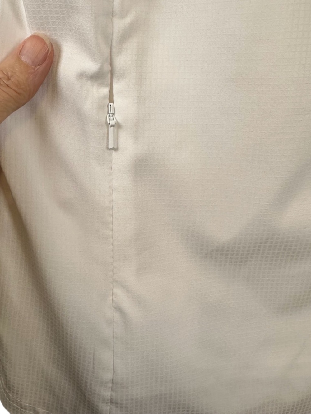 Columbia Omni-Shade Kestrel Trail Lite White Sleeveless Button Down Shirt M NWOT - Picture 7 of 12